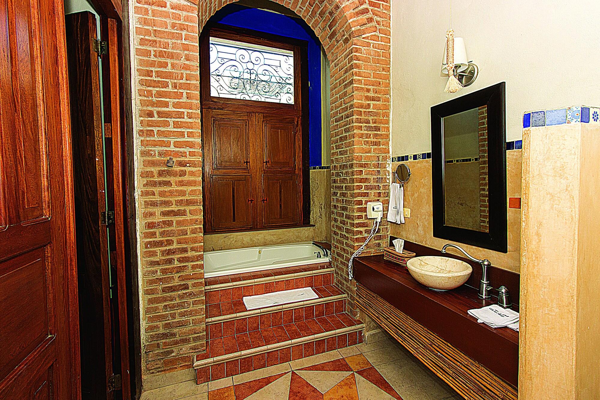 Hotel Boutique Casa San Angel (Adults Only) Мерида Экстерьер фото